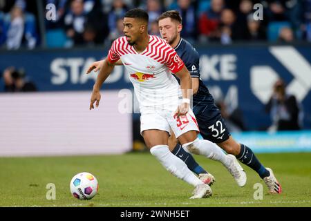 Bochum, Deutschland, 1. Fussball-Bundesliga 24. Spieltag VFL Bochum: RB Leipzig 1:4 02. 03. 2024 im Vonovia Ruhrstadion in Bochum Benjamin HENRICHS (RBL) li.- und Maximilian WITTEK (VFL) re.- Foto: Norbert Schmidt, Düsseldorf Stockfoto