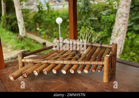 Das traditionelle Musikinstrument Gamelan besteht aus Bambus auf der beliebten Touristeninsel Bali Stockfoto