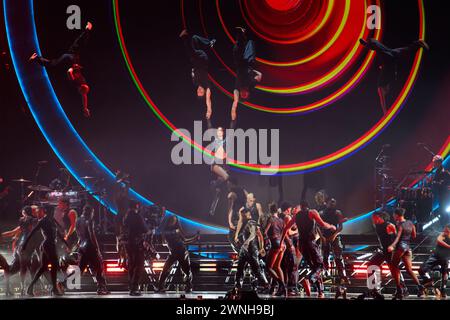 NUR REDAKTIONELLE VERWENDUNG. London, Großbritannien. 2. März 2023. Dua Lipa trat bei den Brit Awards 2024 in der O2 Arena in London auf. Das Foto sollte lauten: Matt Crossick/Empics/Alamy Live News Stockfoto