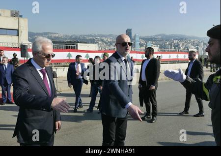 Beirut, Libanon. März 2024. General Raymond Khattar (links) und Minister für Inneres und Gemeinden Bassam Mawlawi (Mitte), die am 1. März 2024 beim Internationalen Tag der Zivilverteidigung in Beirut (Libanon) zu sehen waren. (Foto: Elisa Gestri/SIPA USA) Credit: SIPA USA/Alamy Live News Stockfoto