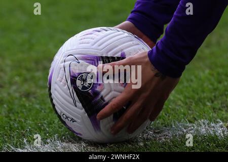 Nottingham, Großbritannien. März 2024. Der neue Nike Premier League Flug 2023-24 während des Premier League Spiels Nottingham Forest gegen Liverpool am 2. März 2024 in Nottingham, Großbritannien (Foto: Gareth Evans/News Images) in Nottingham, Großbritannien am 2. März 2024. (Foto: Gareth Evans/News Images/SIPA USA) Credit: SIPA USA/Alamy Live News Stockfoto