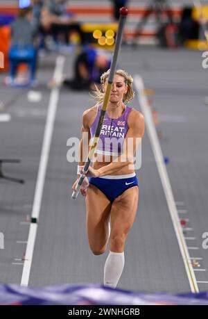 Glasgow Schottland:2–3–2024: Tag 2 Molly CAUDERY auf GBR in Pole Vault Action in der Emirates Arena für die Leichtathletik-Hallenweltmeisterschaften Glasgow 24 UK. Quelle: PATRICK ANTHONISZ/Alamy Live News Stockfoto