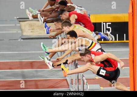 Glasgow, Großbritannien. März 2024. Emirates Arena, Glasgow, Schottland - Samstag, 2. März: Athleten treten in den 60-Meter-Hürden während der Leichtathletik-Hallenweltmeisterschaften Glasgow 2024 am Samstag, 2. März 2024 in der Emirates Arena an (Claire Jeffrey/SPP) Credit: SPP Sport Press Photo. /Alamy Live News Stockfoto