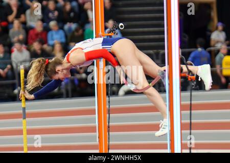 Glasgow, Großbritannien. März 2024. Emirates Arena, Glasgow, Schottland - Samstag, den 2. März: Margot CHEVRIER (Frankreich - FRA) tritt am Samstag, den 2. März 2024, im Pole Vault Finale während der Leichtathletik-Hallenweltmeisterschaften Glasgow 2024 in der Emirates Arena an (Claire Jeffrey/SPP) Credit: SPP Sport Press Photo. /Alamy Live News Stockfoto