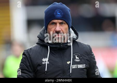 Kevin Phillips, Trainer der Hartlepool United, war am Samstag, den 2. März 2024 im Victoria Park, Hartlepool, während des Vanarama National League-Spiels zwischen Hartlepool United und Barnet. (Foto: Mark Fletcher | MI News) Credit: MI News & Sport /Alamy Live News Stockfoto