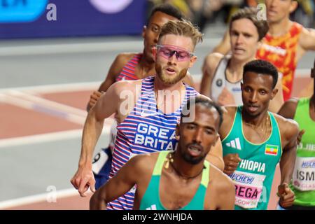 Glasgow, Großbritannien. März 2024. Emirates Arena, Glasgow, Schottland - Samstag, den 2. März: Josh KERR (Großbritannien und Nordirland - GBR) tritt am Samstag, den 2. März 2024, im 3000-Meter-Finale während der Leichtathletik-Hallenweltmeisterschaften Glasgow 2024 in der Emirates Arena an (Claire Jeffrey/SPP) Credit: SPP Sport Press Photo. /Alamy Live News Stockfoto