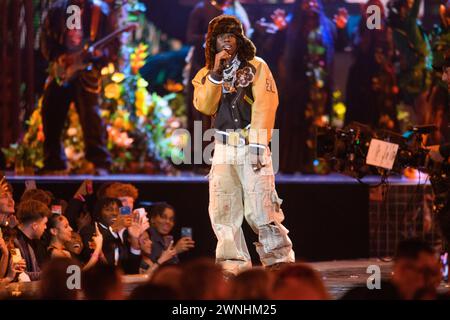 NUR REDAKTIONELLE VERWENDUNG. London, Großbritannien. 2. März 2023. Rema bei den Brit Awards 2024 in der O2 Arena in London. Das Foto sollte lauten: Matt Crossick/Empics/Alamy Live News Stockfoto