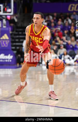 Seattle, WA, USA. März 2024. Der USC Trojans-Wachmann Kobe Johnson (0) übergibt den Ball während des NCAA Basketballspiels zwischen den UCSC Trojans und Washington Huskies im HEC Ed Pavilion in Seattle, WA. Die USC besiegte Washington von 82 bis 75. Steve Faber/CSM/Alamy Live News Stockfoto