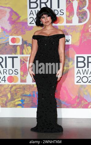 London, Großbritannien. März 2024. Raye nimmt an den BRIT Awards 2024 in der O2 Arena Teil. (Foto: Fred Duval/SOPA Images/SIPA USA) Credit: SIPA USA/Alamy Live News Stockfoto