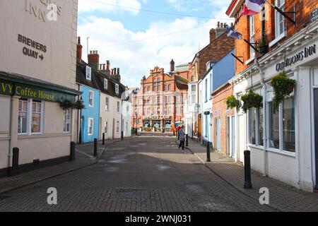 Blick auf den Brewers Quay in der Altstadt von Weymouth von der Cove Street in Weymouth, Dorset, England, Großbritannien. Stockfoto