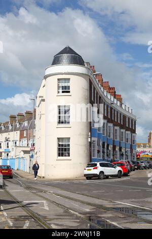 Devonshire Buildings Grade II gelistete georgianische Reihenhäuser an der Weymouth Esplanade, Weymouth Beach, Dorset, England, Vereinigtes Königreich. Stockfoto