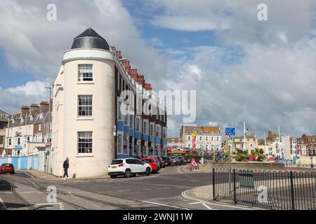 Devonshire Buildings Grade II gelistete georgianische Reihenhäuser an der Weymouth Esplanade, Weymouth Beach, Dorset, England, Vereinigtes Königreich. Stockfoto