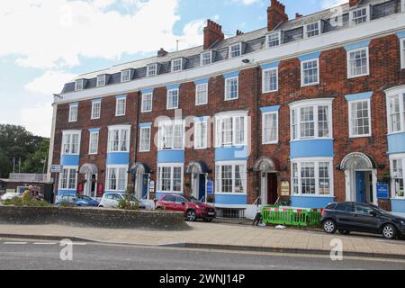 Devonshire Buildings Grade II gelistete georgianische Reihenhäuser an der Weymouth Esplanade, Weymouth Beach, Dorset, England, Vereinigtes Königreich. Stockfoto