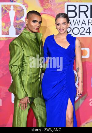 London, Großbritannien. März 2024. Layton Williams und Harriet Rose kommen bei den Brit Awards 2024 in der O2 Arena in Greenwich an. Quelle: Doug Peters/EMPICS/Alamy Live News Stockfoto