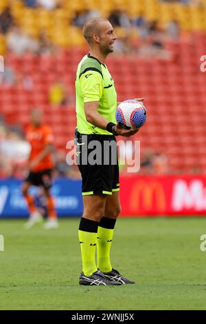 Brisbane, Australien, 3. März 2024: Match Official Daniel Elder während der Isuzu Ute Ein League-Spiel zwischen Brisbane Roar und Melbourne Victory FC im Suncorp Stadium (Promediapix/SPP) Credit: SPP Sport Press Photo. /Alamy Live News Stockfoto