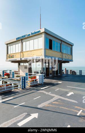 Die Fähranlegestelle in Passignano sul Trasimeno am See Trasimeno, Umbrien, Italien Stockfoto