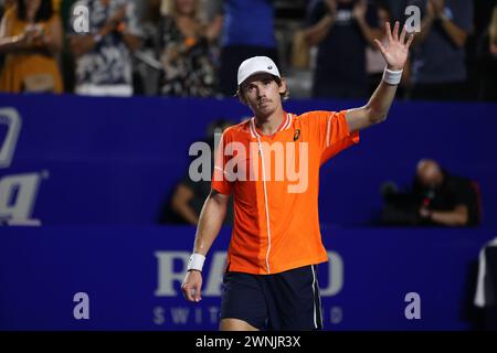 Acapulco, Mexiko. März 2024. Der Australier Alex de Minaur feiert, nachdem er am 2. März 2024 beim ATP Mexican Open Tennisturnier 2024 in Acapulco, Mexiko, das Finale der Männer gegen Casper Ruud gewonnen hat. Quelle: Li Mengxin/Xinhua/Alamy Live News Stockfoto