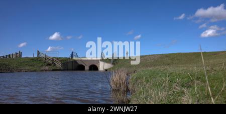 Alte Drainageschleuse, kürzlich restauriert Stockfoto