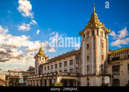 Yangon Central Railway Station, der größte Bahnhof in Myanmar Stockfoto