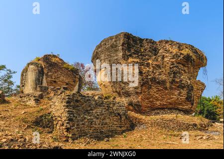 Ruine der Steinlöwen in der Pagode Mingun Pahtodawgyi in Myanmar Stockfoto