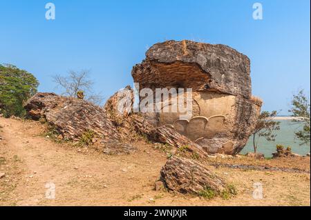 Ruine der Steinlöwen in der Pagode Mingun Pahtodawgyi in Myanmar Stockfoto