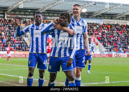 Rotherham, Großbritannien. März 2024. Sheffield Wednesday Stürmer Ike Ugbo (12) erzielt ein TOR 0-1 und feiert Sheffield Wednesday Stürmer Michael Smith (24) Sheffield Wednesday Stürmer Anthony Musaba (45) während des Spiels Rotherham United FC gegen Sheffield Wednesday FC SKY Bet EFL Championship im Aesseal New York Stadium, Rotherham, England. Vereinigtes Königreich am 2. März 2024 Credit: Every Second Media/Alamy Live News Stockfoto