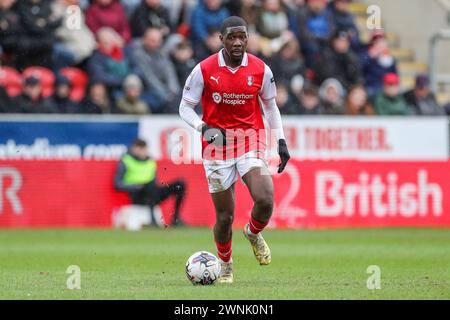 Rotherham, Großbritannien. März 2024. Rotherham United Mittelfeldspieler Christ Tiehi (27) während des Rotherham United FC gegen Sheffield Wednesday FC SKY Bet EFL Championship Matches im Aesseal New York Stadium, Rotherham, England, Vereinigtes Königreich am 2. März 2024 Credit: Every Second Media/Alamy Live News Stockfoto