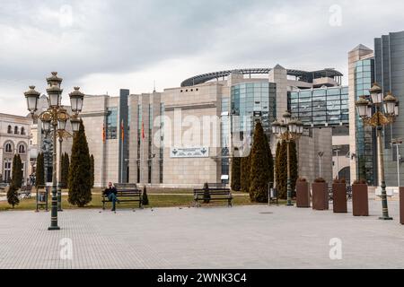 Skopje, Nordmakedonien - 7. Februar 2024: Das Holocaust-Museum von Skopje, das sich auf dem Platz Philipp II. Befindet. Stockfoto