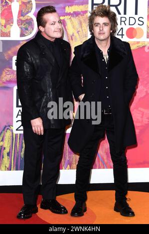 Tre Cool, Billie Joe Armstrong von Green Day bei der Verleihung der 44. BRIT Awards 2023 in der O2 Arena. London, 02.03.2024 *** Tre Cool, Billie Joe Armstrong von Green Day bei den BRIT Awards 44 2023 in der O2 Arena London, 02 03 2024 Foto:XS.xVasx/xFuturexImagex brit Awards 4687 Stockfoto