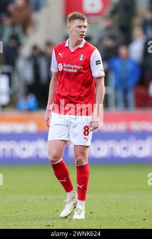 Rotherham, Großbritannien. März 2024. Rotherham United Mittelfeldspieler Sam Clucas (8) während des Rotherham United FC gegen Sheffield Wednesday FC SKY Bet EFL Championship Matches im Aesseal New York Stadium, Rotherham, England, Vereinigtes Königreich am 2. März 2024 Credit: Every Second Media/Alamy Live News Stockfoto