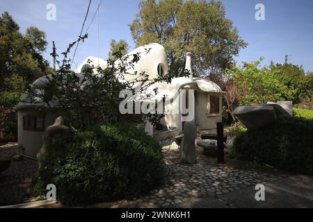 Rachana, Libanon - 17. April 2021:das Skulpturenhaus-Museum des Dorfes Rachana, selbst ein Freilichtmuseum, befindet sich in Batroun, Libanon. Rachana ist Th Stockfoto