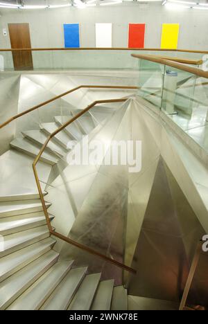 Treppen. CaixaForum Modern Art Center, Madrid, Spanien. Stockfoto