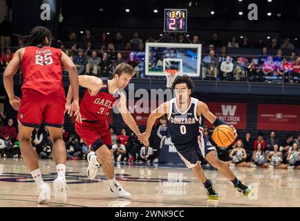 März 2024 Moraga, CA U.S.A. Gonzaga-Wachmann Ryan Nembhard (0) fährt während des NCAA Men's Basketball Spiels zwischen Gonzaga Bulldogs und Saint Mary's Gaels zum Basketball. Gonzaga schlug Saint Mary's 70-57 im University Credit Union Pavilion Moraga Calif Thurman James/CSM Stockfoto