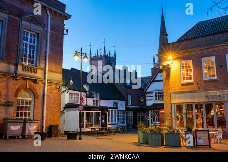 Evesham Market Square bei Sonnenaufgang im märz. Evesham, Wychavon, Worchestershire, England Stockfoto