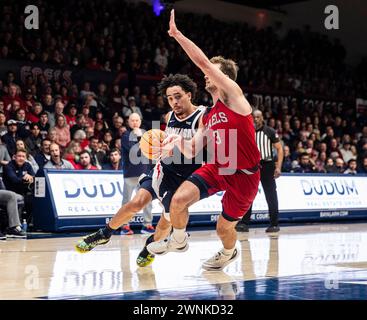 März 2024 Moraga, CA U.S.A. Gonzaga-Wachmann Ryan Nembhard (0) fährt während des NCAA Men's Basketball Spiels zwischen Gonzaga Bulldogs und Saint Mary's Gaels zum Basketball. Gonzaga schlug Saint Mary's 70-57 im University Credit Union Pavilion Moraga Calif Thurman James/CSM Stockfoto