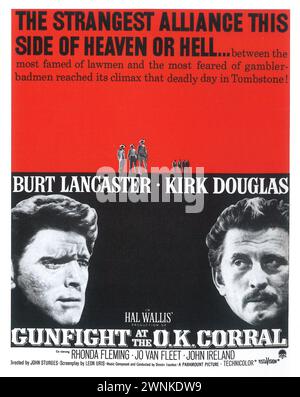 1957 Schießerei bei der O.K. Corral Film-Plakat-Promo-Werbespot. Mit Burt Lancaster und Kirk Douglas unter der Regie von John Sturges. Übergeordnete Bilder Stockfoto