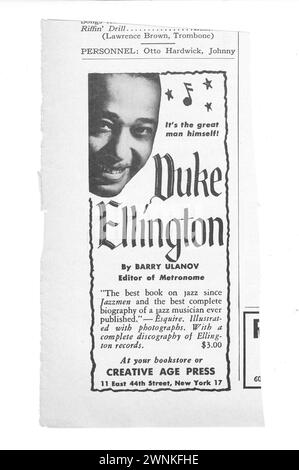 Eine Werbung aus einem Musikmagazin von 1946 für eine neu geschriebene Biografie des großen Duke Ellington. Der Autor wa Barry Ulanov. Falls Sie schon lange geschlafen haben, war The Duke Songwriter, Bandleader, Pianist, Talentscout und Eiscreme-Liebhaber. Stockfoto