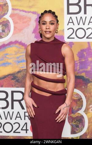 London, Großbritannien. Alex Scott fotografierte die Teilnahme an den BRITS Awards in der O2 Arena am 2. März 2024 . Bild von Julie Edwards/Alamy Live News Stockfoto