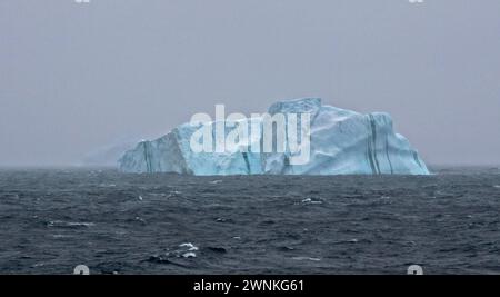 Eisberg im südlichen Ozean, nahe der Antarktischen Halbinsel Stockfoto