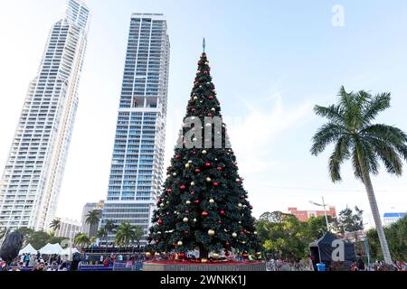 Der Weihnachtsbaum an der Küste von Panama City während der Weihnachtsparade, Panama City, Zentralamerika Stockfoto