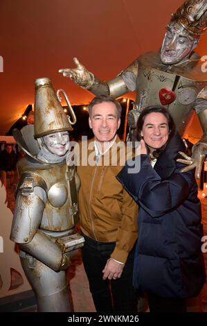 Claudia Jungesbluth, Jan Sosniok mit Ehefrau Nadine und Enrico Lein beim offiziellen Opening der Baltic Lights 2024 mit Fackellauf und Lagerfeuer an der Alex Strandbar. Heringsdorf, 01.03.2024 *** Claudia Jungesbluth, Jan Sosniok mit Frau Nadine und Enrico Lein bei der offiziellen Eröffnung der Baltic Lights 2024 mit Fackelrelais und Lagerfeuer in der Alex Strandbar Heringsdorf, 01 03 2024 Foto:XF.xKernx/xFuturexImagex baltic Opening 4361 Stockfoto