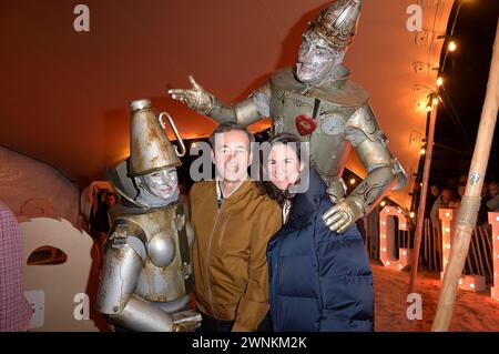 Claudia Jungesbluth, Jan Sosniok mit Ehefrau Nadine und Enrico Lein beim offiziellen Opening der Baltic Lights 2024 mit Fackellauf und Lagerfeuer an der Alex Strandbar. Heringsdorf, 01.03.2024 *** Claudia Jungesbluth, Jan Sosniok mit Frau Nadine und Enrico Lein bei der offiziellen Eröffnung der Baltic Lights 2024 mit Fackelrelais und Lagerfeuer in der Alex Strandbar Heringsdorf, 01 03 2024 Foto:XF.xKernx/xFuturexImagex baltic Opening 4363 Stockfoto