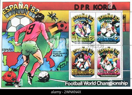 Souvenirbogen mit stornierter Briefmarke, gedruckt von Nordkorea, der Fußball-Weltmeisterschaft 1982, Spanien, um 1981 wirbt. Stockfoto