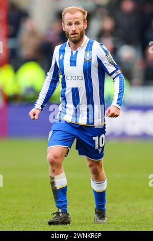 Rotherham, Großbritannien. März 2024. Sheffield Wednesday Mittelfeldspieler Barry Bannan (10) im Einsatz während des Spiels Rotherham United FC gegen Sheffield Wednesday FC SKY Bet EFL Championship im Aesseal New York Stadium, Rotherham, England, Großbritannien am 2. März 2024 Credit: Every Second Media/Alamy Live News Stockfoto