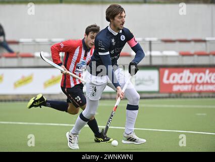 Brüssel, Belgien März 2024. Gantoise's Antoine Kina kontrolliert den Ball während eines Hockeyspiels zwischen Royal Leopold Club und Gantoise am Sonntag, den 3. März 2024, in Uccle/Ukkel, Brüssel, am 14. Tag der belgischen Hockeymeisterschaft. BELGA FOTO JOHN THYS Credit: Belga News Agency/Alamy Live News Stockfoto