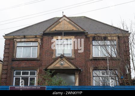 Slough, Berkshire, Großbritannien. März 2024. Die Polizei ruft Zeugen, nachdem die ehemalige britische Legion in Stoke Road, Slough, Berkshire, zuletzt bekannt als Lady Haig Club, in Brand gesetzt wurde. Am Mittwoch, den 28. Februar, nahm Royal Berkshire Fire and Rescue an einem Brand im Gebäude Teil. Das Gebäude ist seit 2011 leer, und es sollen nun Wohnungen auf dem Gelände errichtet werden. Ein Mann in seinen 40ern wurde wegen des Verdachts der Brandstiftung verhaftet, um Leben zu gefährden. Er wurde gefesselt, um vor Gericht zu erscheinen. Quelle: DeLeLifeZ/Alamy Stockfoto