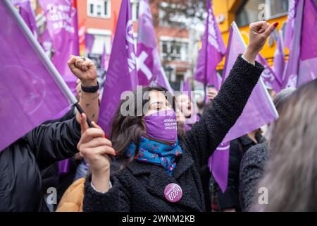 3. März 2024: Istanbul, Türkei, 3. März 2024: Vor dem 8. März, dem Internationalen Frauentag, veranstalteten zahlreiche feministische Gruppen und Frauenrechtsorganisationen in Istanbul einen Protest im Bezirk Kadikoy. Unter der Stimme verschiedener Slogans setzten sich Frauen leidenschaftlich für ihr gleichberechtigtes und liberales Recht auf Leben ein. (Kreditbild: © Tolga Ildun/ZUMA Press Wire) NUR REDAKTIONELLE VERWENDUNG! Nicht für kommerzielle ZWECKE! Quelle: ZUMA Press, Inc./Alamy Live News Stockfoto