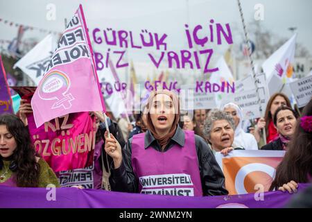 3. März 2024: Istanbul, Türkei, 3. März 2024: Vor dem 8. März, dem Internationalen Frauentag, veranstalteten zahlreiche feministische Gruppen und Frauenrechtsorganisationen in Istanbul einen Protest im Bezirk Kadikoy. Unter der Stimme verschiedener Slogans setzten sich Frauen leidenschaftlich für ihr gleichberechtigtes und liberales Recht auf Leben ein. (Kreditbild: © Tolga Ildun/ZUMA Press Wire) NUR REDAKTIONELLE VERWENDUNG! Nicht für kommerzielle ZWECKE! Quelle: ZUMA Press, Inc./Alamy Live News Stockfoto