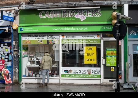 Slough, Berkshire, Großbritannien. März 2024. Ein Pfandhändler in Slough, Berkshire. Kredit: Maureen McLean/Alamy Stockfoto