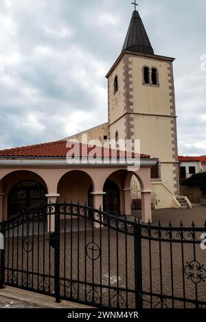 Heilige Dreifaltigkeitskirche in Baska, Insel Krk, Kvarner Golf Region, Kvarner Bucht, Kroatien Stockfoto